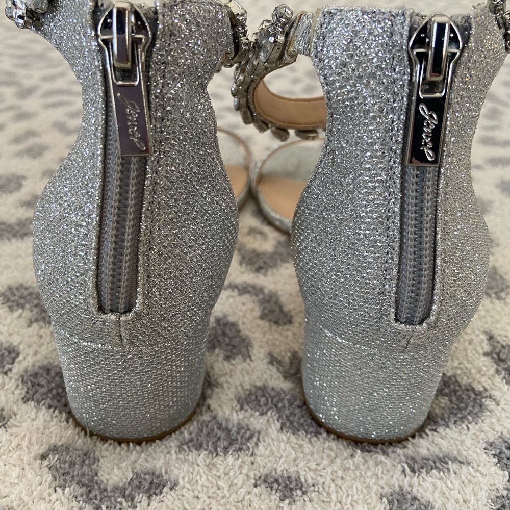 JEWEL BADGLEY MISCHKA BRADLEY EMBELLISHED ANKLE STRAP SANDAL SILVER SIZE 7 NWOB - Picture 4 of 7
